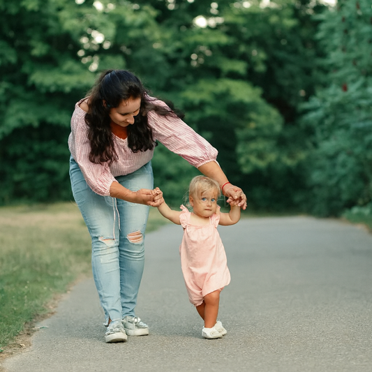 Chaussures et posture : l’avis des podologues pour les bébés marcheurs