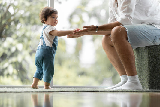 Chaussures de bébé et motricité libre : compatibles ou pas ?